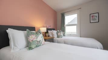 5 bedrooms, iron/ironing board, WiFi (free), bed sheets