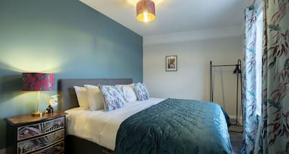 Central 5 Bedroom Home Close to Gloucester City