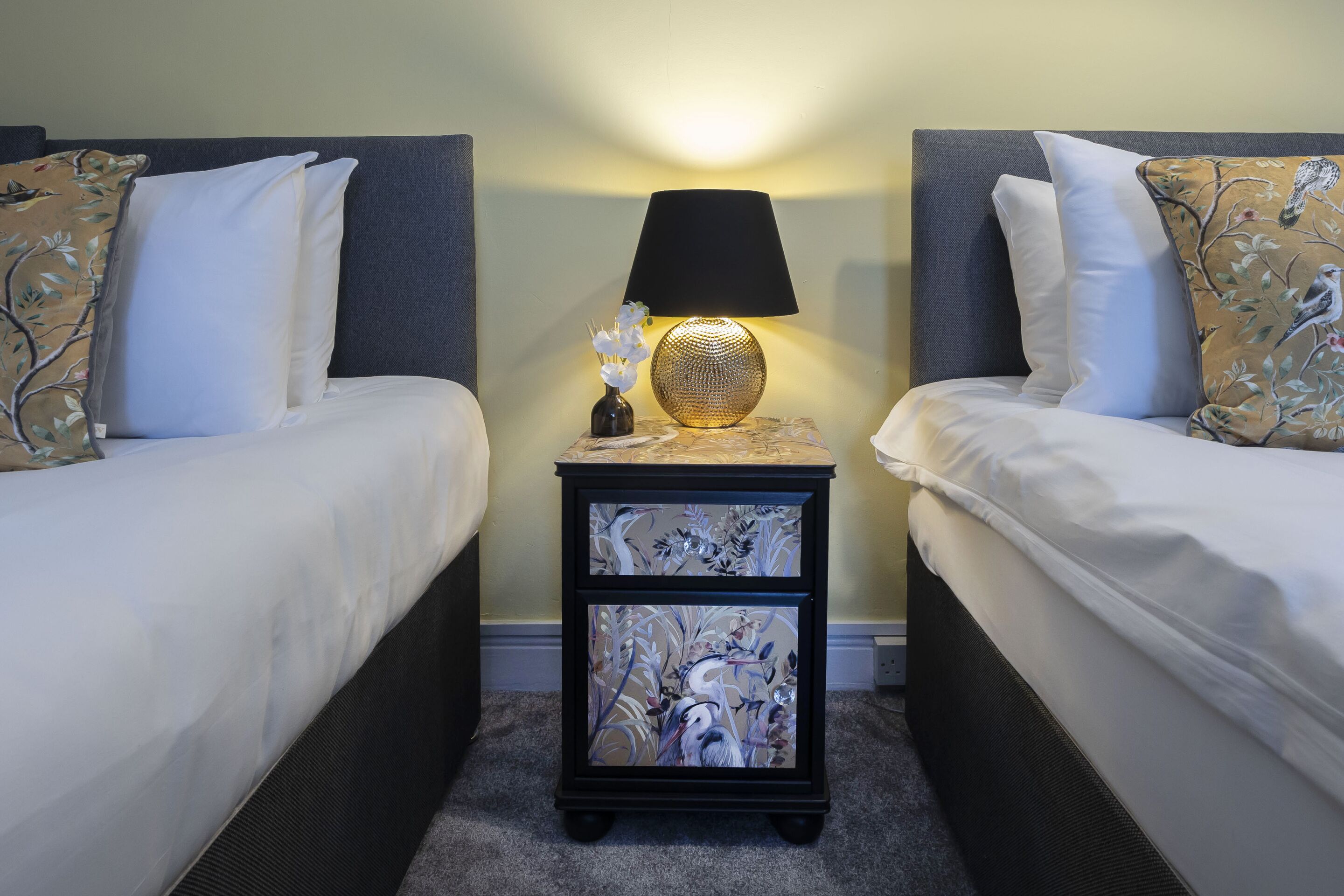 5 bedrooms, iron/ironing board, free WiFi, bed sheets