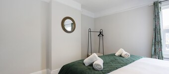 Central 5 Bedroom Home Close to Gloucester City