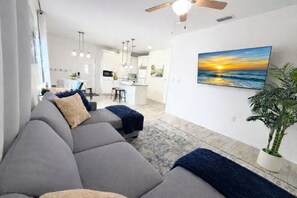 Living area - Newly Furnished Escape Sleeps 6 W/D-Fully Stocked (La Feria)