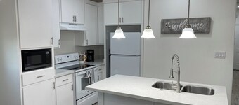 Newly Furnished Escape Sleeps 6 W/D-Fully Stocked