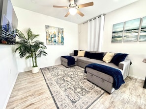 Living area - Newly Furnished Escape Sleeps 6 W/D-Fully Stocked (La Feria)