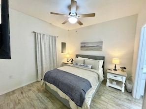 2 bedrooms, iron/ironing board, Internet, bed sheets - Newly Furnished Escape Sleeps 6 W/D-Fully Stocked (La Feria)