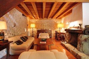TV - Villa Guillo (Pollença)