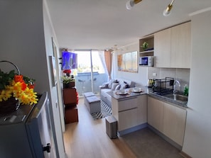 Appartamento Comfort, balcone, vista collina | Una cassaforte in camera, tende oscuranti, insonorizzazione