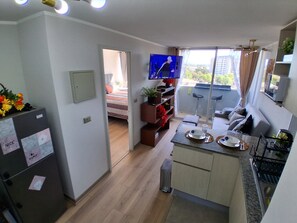 Appartamento Comfort, balcone, vista collina | Una cassaforte in camera, tende oscuranti, insonorizzazione