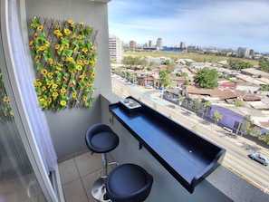 Comfort-lejlighed - balkon - bakkeudsigt | Pengeskab på værelset, mørklægningsgardiner, lydisolering, gratis Wi-Fi