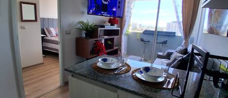 Caja de seguridad en la habitación y cortinas blackout