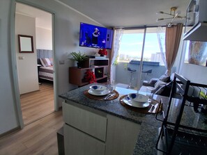 Apartament Comfort, balcó, vistes al turó | Caixa forta a l'habitació i cortines opaques 