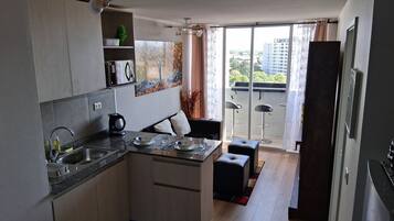 خزنة داخل الغرفة وستائر تعتيم وتجهيزات عازلة للصوت وواي فاي مجانًا