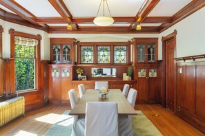 Dining - 4000 sf 5br house w/ yard 5 min to Space Needle/Pike Mkt 1 blck to Queen Anne Av (Seattle)