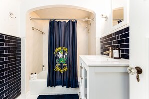 Shower, towels