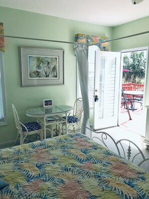 Dining - A Bit O Heaven - 1 Minute to the beach on private road (Oak Island)