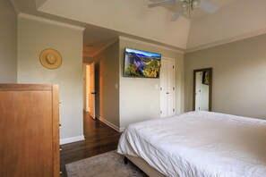 2 bedrooms, iron/ironing board, WiFi, bed sheets - Charming James Island Retreat - Close to Downtown! (Charleston)