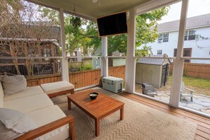 TV, fireplace - Charming James Island Retreat - Close to Downtown! (Charleston)