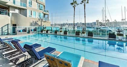 The Crystal' Penthouse Private Rooftop Full Marina Views, Pool, Gym Sauna & Gym