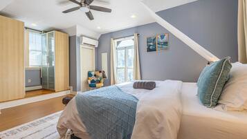 5 bedrooms, desk, iron/ironing board, travel cot