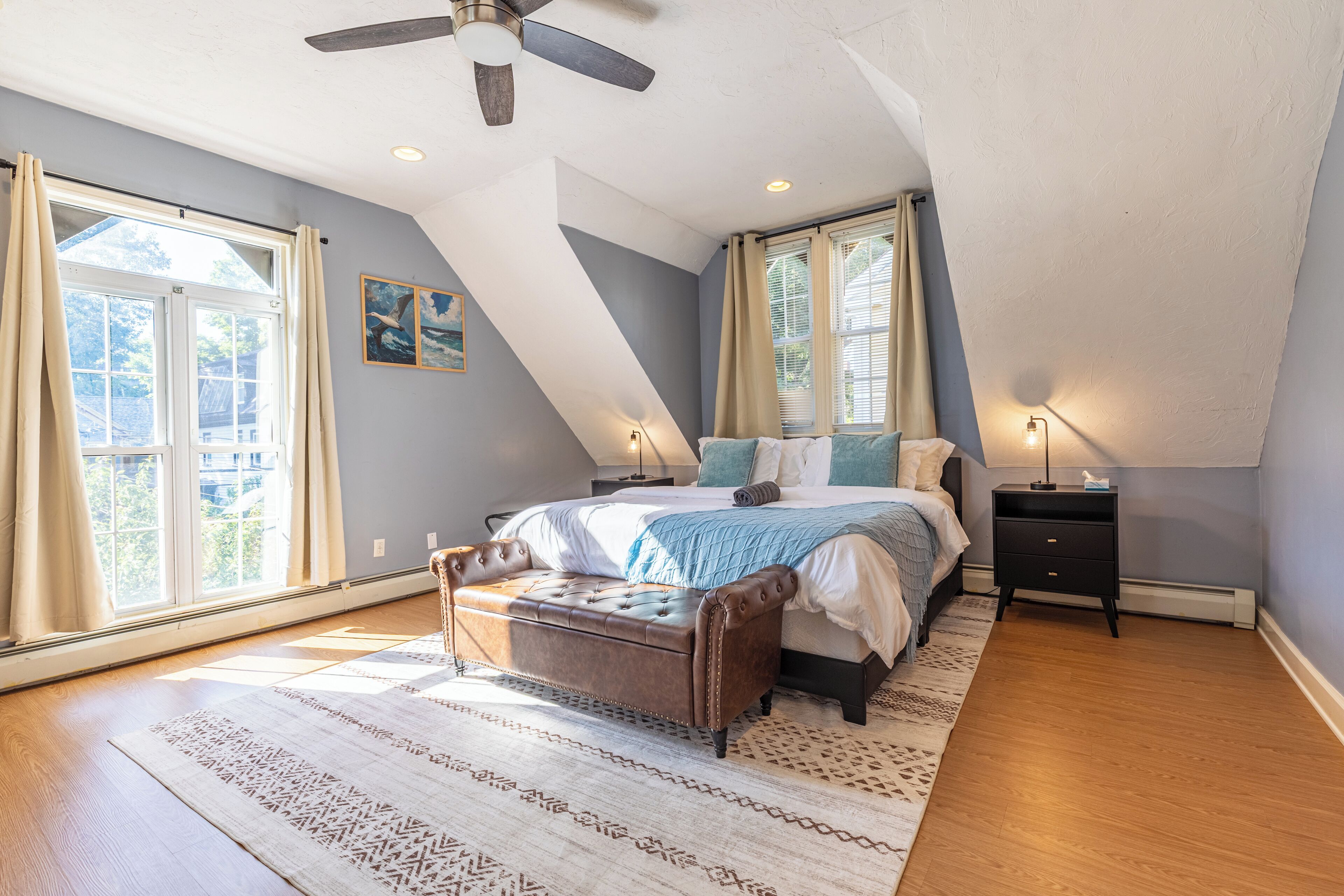 5 bedrooms, desk, iron/ironing board, travel crib