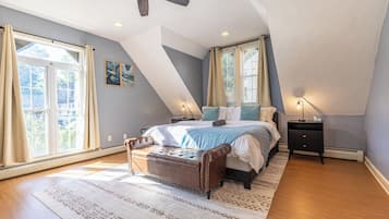 5 bedrooms, desk, iron/ironing board, travel crib