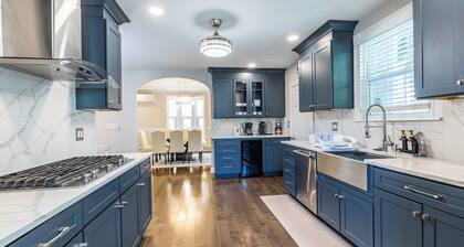 Boston 5BR Retreat Sleeps 12 Free Parking Backyard