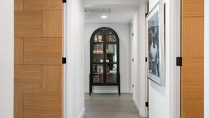 Interior - Stay Golden Palm Springs - a Luxurious Desert Oasis! (Palm Springs)