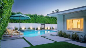 Outdoor pool, a heated pool - Stay Golden Palm Springs - a Luxurious Desert Oasis! (Palm Springs)