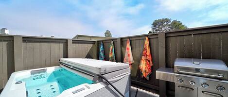 Banyera d'hidromassatge a l'aire lliure