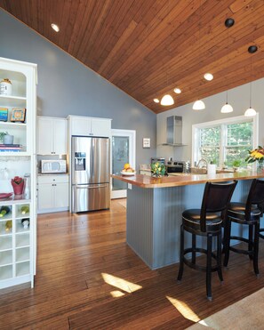 Private kitchen - Lakefront Oasis with Game Room and Hot Tub (Mecosta)