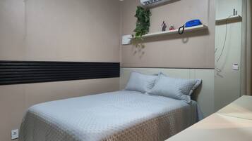 1 chambre, fer et planche à repasser, Wi-Fi, draps fournis