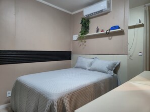 1 chambre, fer et planche à repasser, Wi-Fi, draps fournis