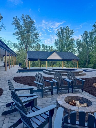 New! Secluded Farmhouse Pool + Firepit 14ppl