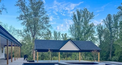 New! Secluded Farmhouse Pool + Firepit 14ppl