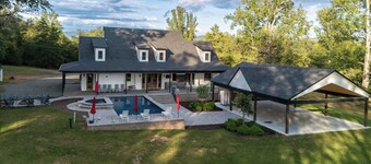 New! Secluded Farmhouse Pool + Firepit 14ppl