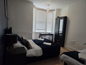 3 bedrooms, iron/ironing board, free WiFi