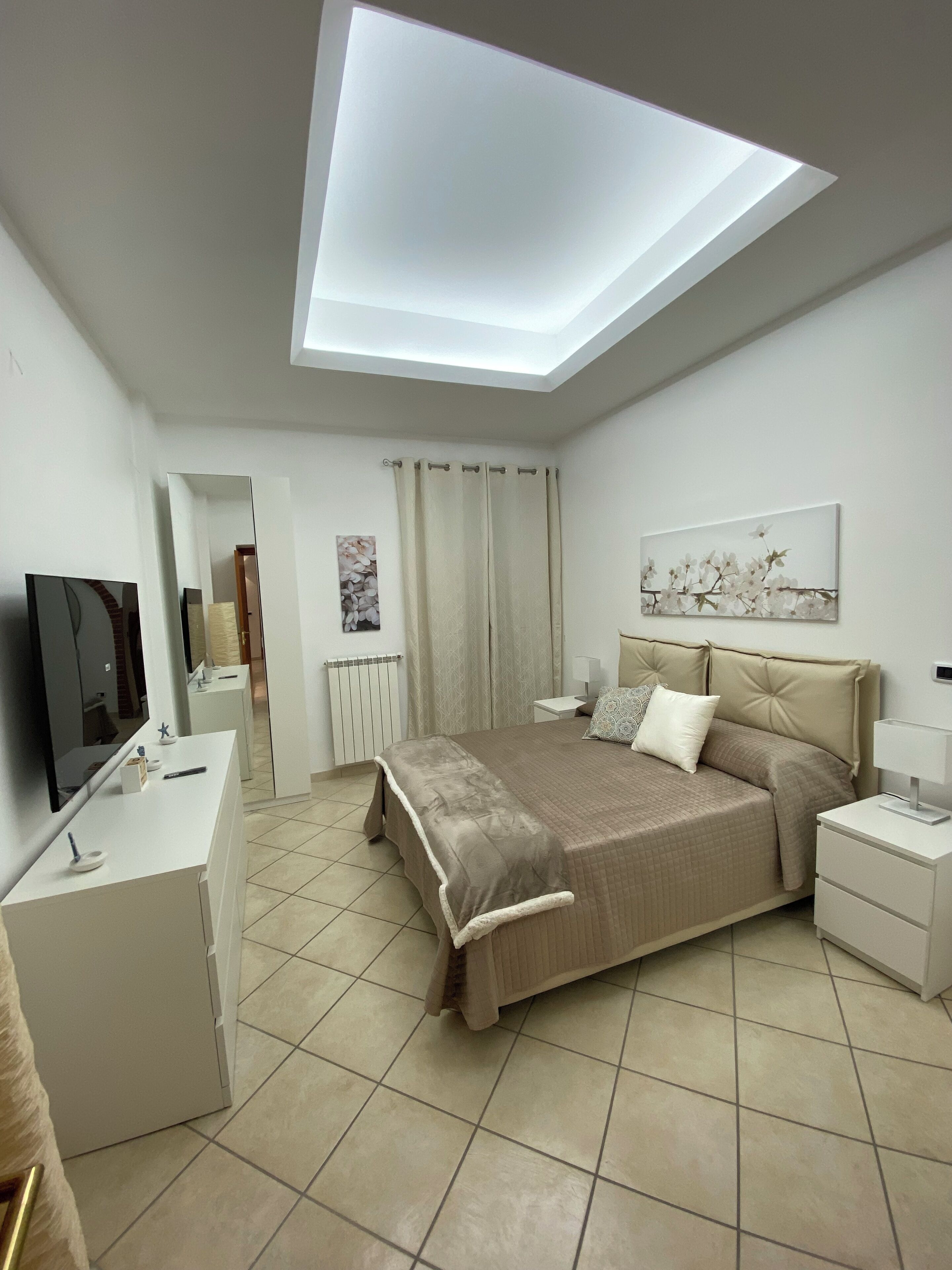 2 Schlafzimmer, Zimmersafe, Schreibtisch, Bügeleisen/Bügelbrett