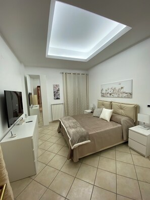 2 chambres, coffres-forts dans les chambres, bureau