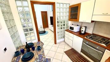 Wasserkocher mit Kaffee-/Teezubehör, Kochgeschirr/Geschirr/Besteck