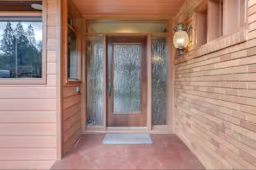 Bailey River House – Scenic Riverside Retreat on the North Umpqua