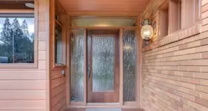 Bailey River House – Scenic Riverside Retreat on the North Umpqua