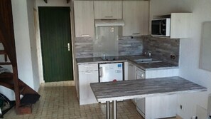 Fridge, microwave, dishwasher, cookware/dishes/utensils - Les Asturies 8 (MOLIETS ET MAA)
