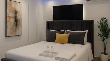 4 bedrooms, iron/ironing board, WiFi, bed sheets