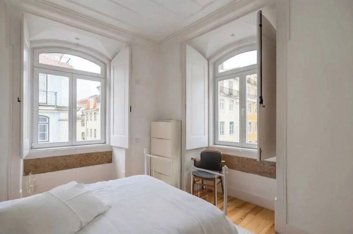 2 bedrooms, iron/ironing board, internet, bed sheets