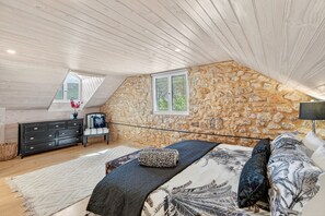 3 bedrooms, desk, iron/ironing board, WiFi - The Cheese Factory: A Sprawling Coastal Estate (Hindmarsh Island)