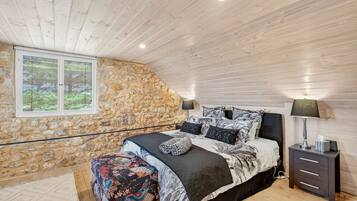 3 camere, una scrivania, ferro/asse da stiro, Wi-Fi