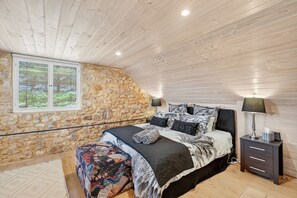 3 habitaciones, escritorio, tabla de planchar con plancha y wifi 