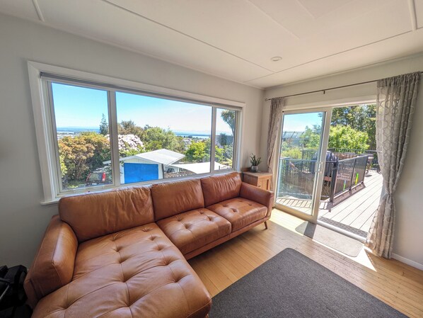 Fireplace - Sunny 3-bedroom home in Nelson, family friendly with large fenced garden (Nelson)