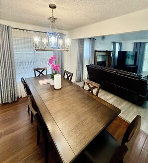 Dining - Beautiful 4-bedroom house with 4 beds in a pleasant South Tulsa neighborhood. (Tulsa)