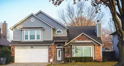 Beautiful 4-bedroom house with 4 beds in a pleasant South Tulsa neighborhood.