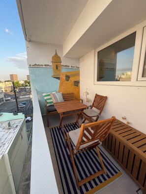 Outdoor dining - Designer 3-bedroom apartment with AC in vibrant San Juan (San Juan)